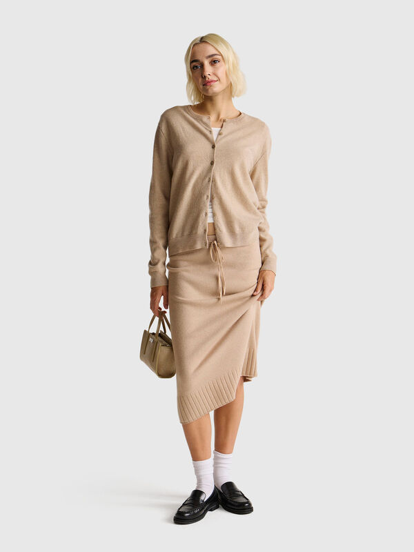 Cárdigan beige de cuello redondo en pura lana merino Mujer