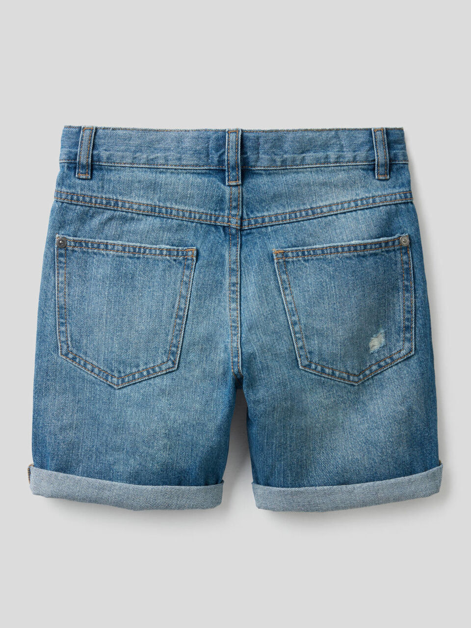 Bermudas vaqueras con aspecto desgastado image number null