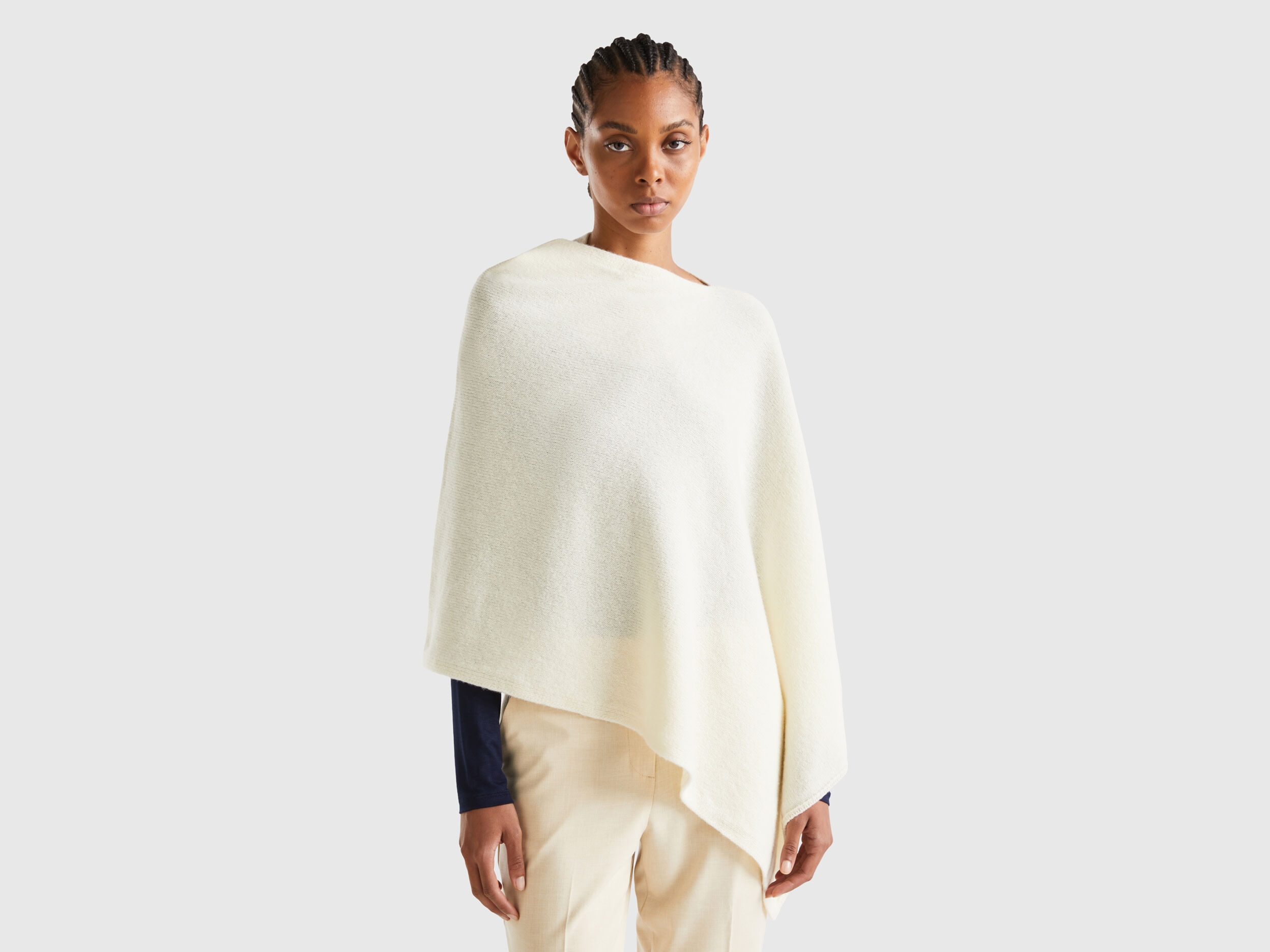 Capa y Poncho Punto Mujer Nueva Coleccion 2024 Benetton