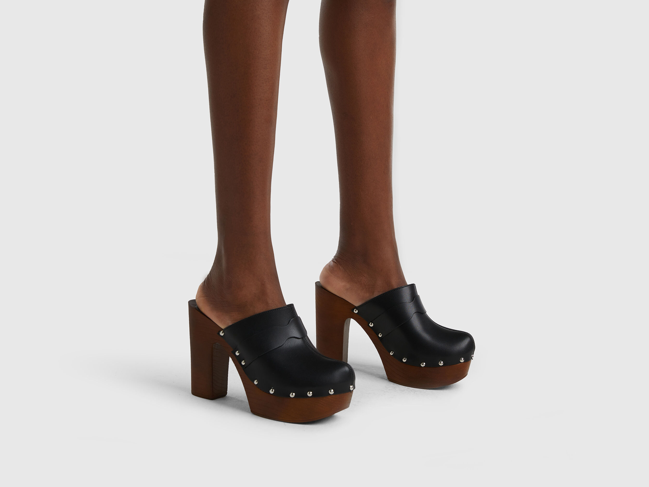 Zuecos negros sales