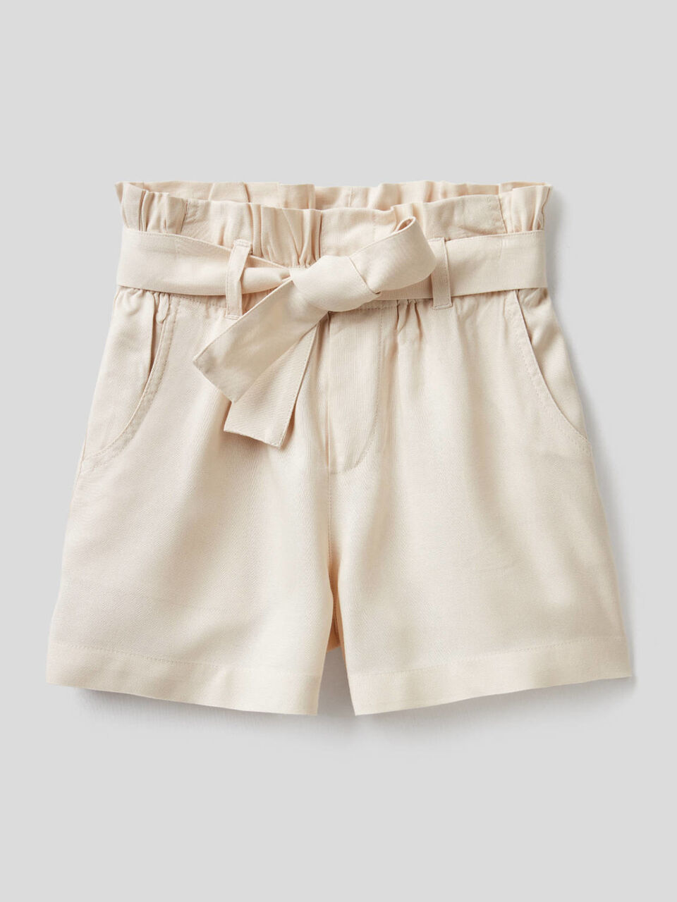 Bermudas fluidas con cinturón image number 1