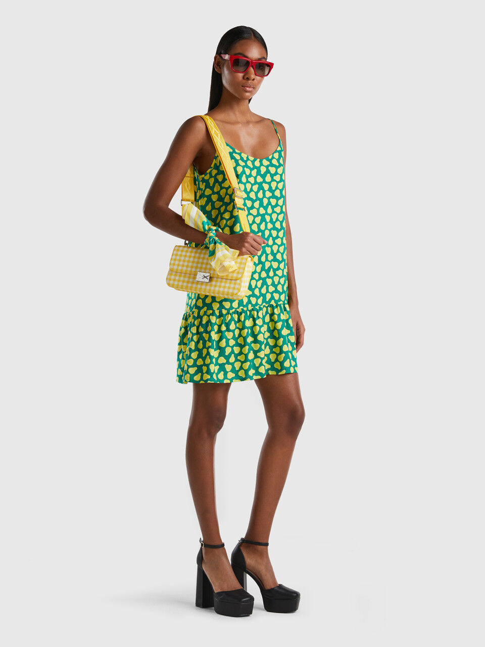 Vestido verde con estampado de peras