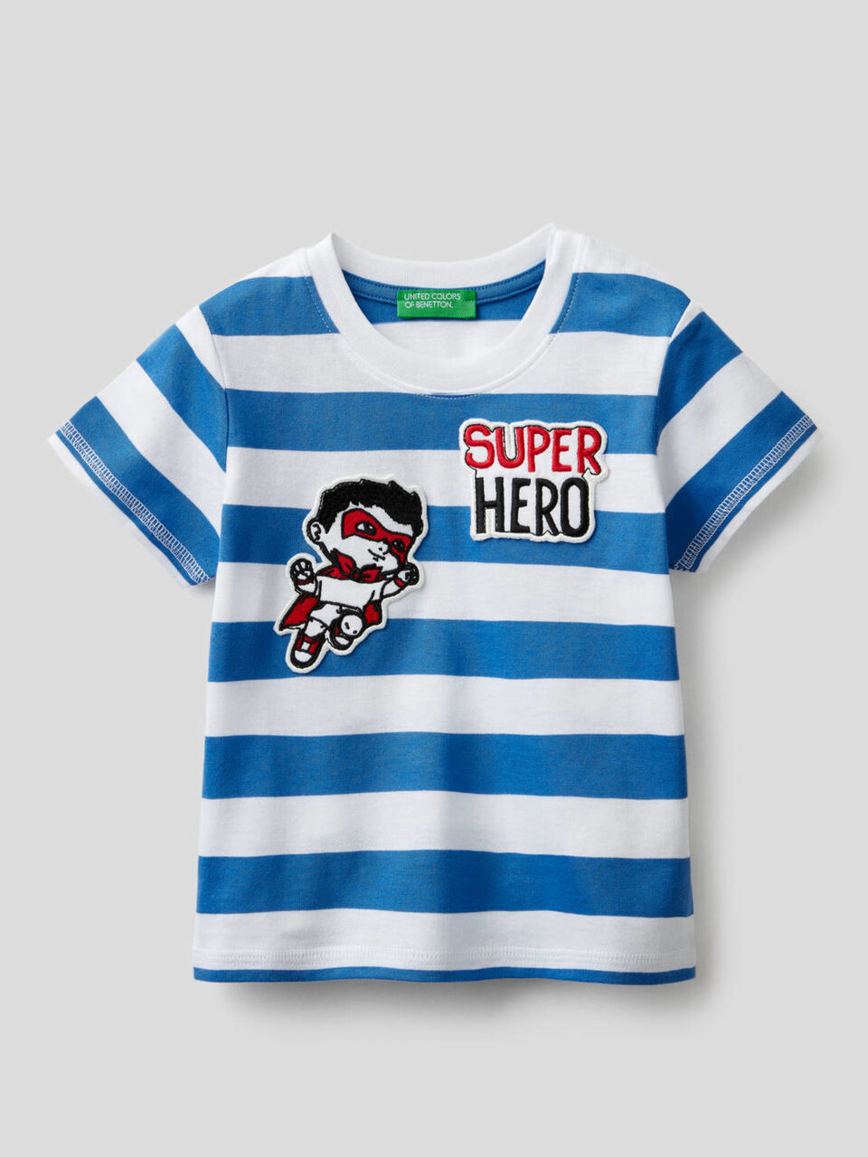 Camiseta de rayas con parche image number 1