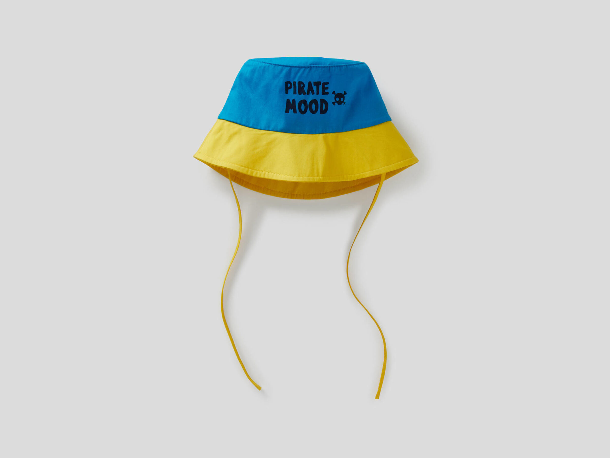 Gorro bicolor de estilo pescador image number null