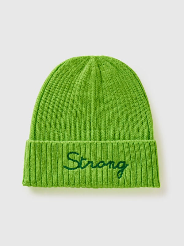 Gorro verde flúor con bordado Mujer