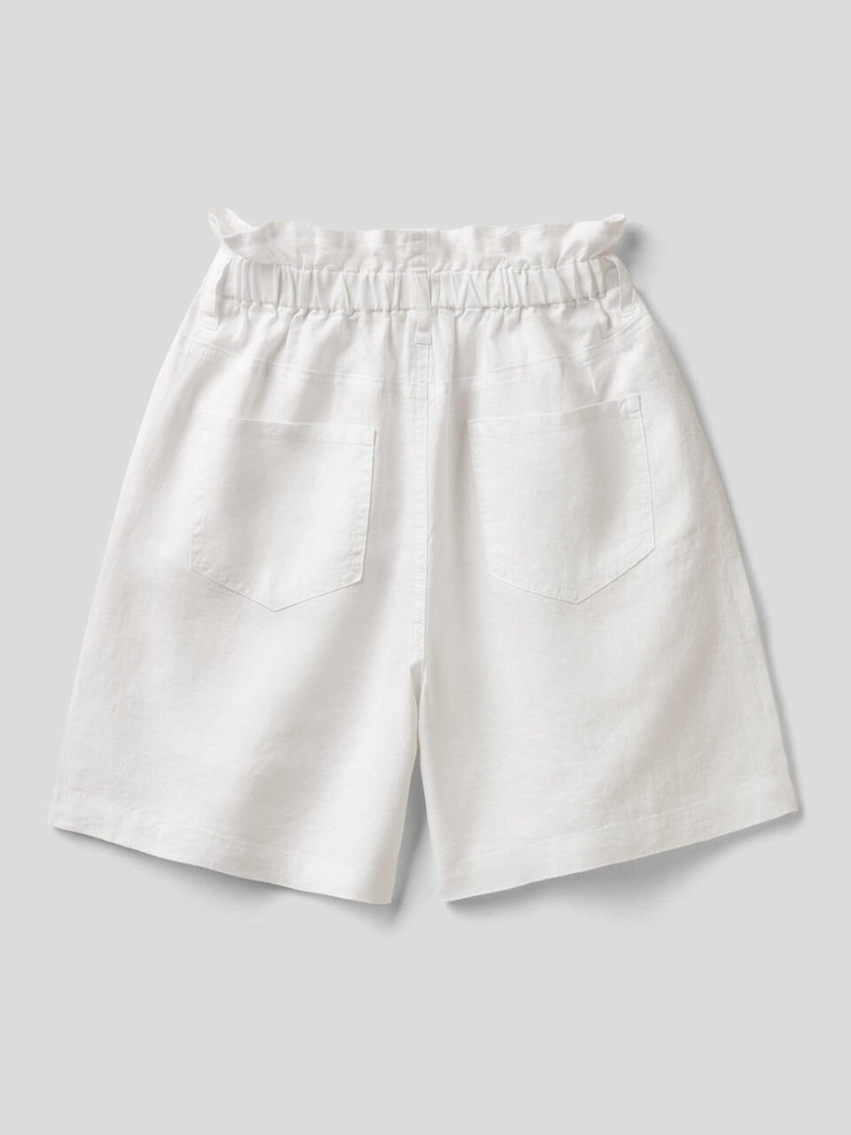 Bermudas de 100% lino con cintura fruncida image number 2
