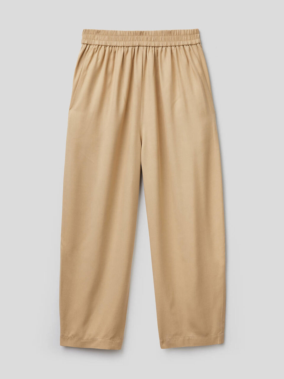 Pantalón fluido con pliegues image number 2