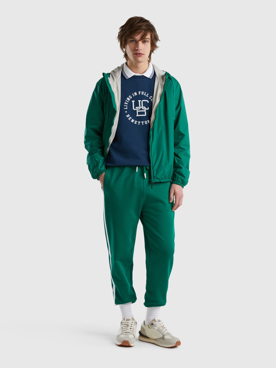 Joggers con bandas laterales