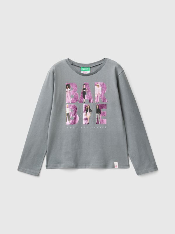 Camiseta gris con estampado laminado de Barbie Niña