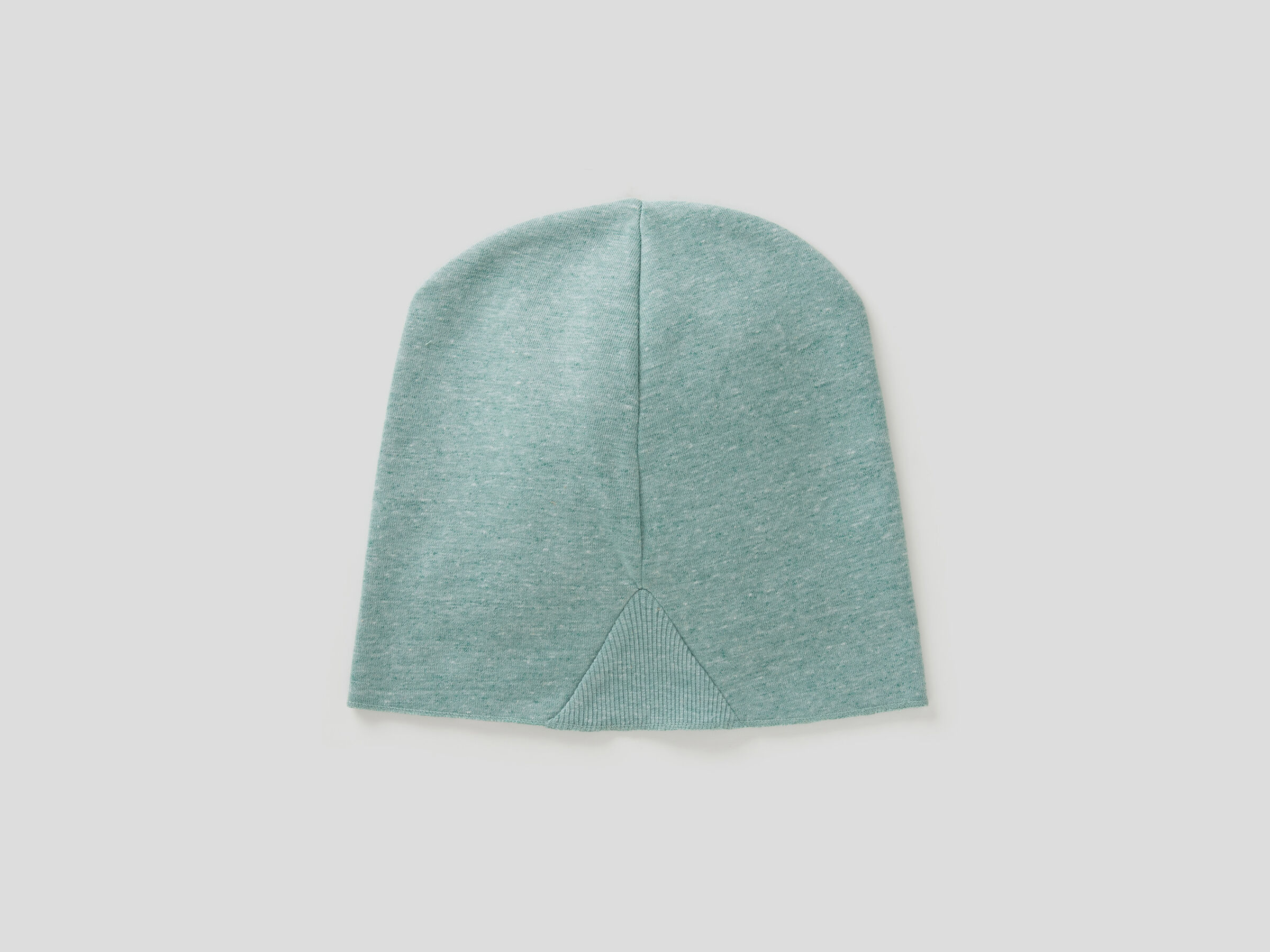 Gorro de tejido reciclado image number 2