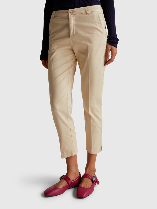 Pantalones chinos cropped de algodón elástico Pantalones chinos cropped de algodón elástico Mujer