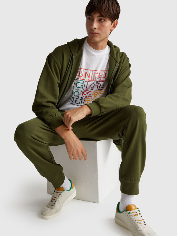 Sudadera de algodón con cremallera y capucha. Hombre