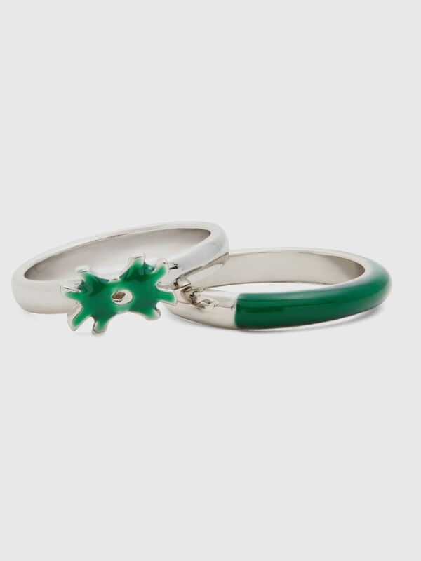 Dos anillos con detalles esmaltados verdes Mujer