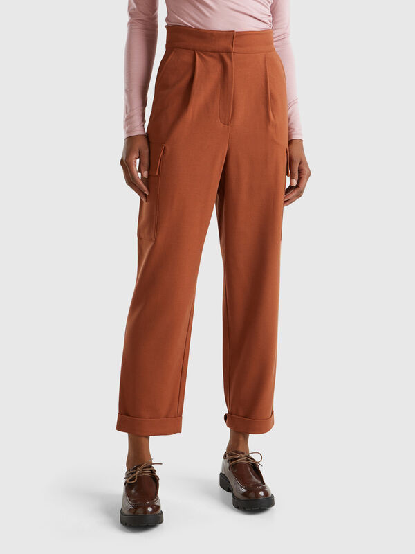 Pantalón cargo de viscosa mixta Pantalón cargo de viscosa mixta Mujer