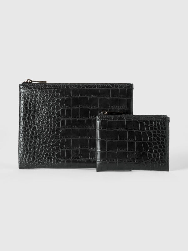 Dos bolsos clutch negros con efecto cocodrilo Mujer