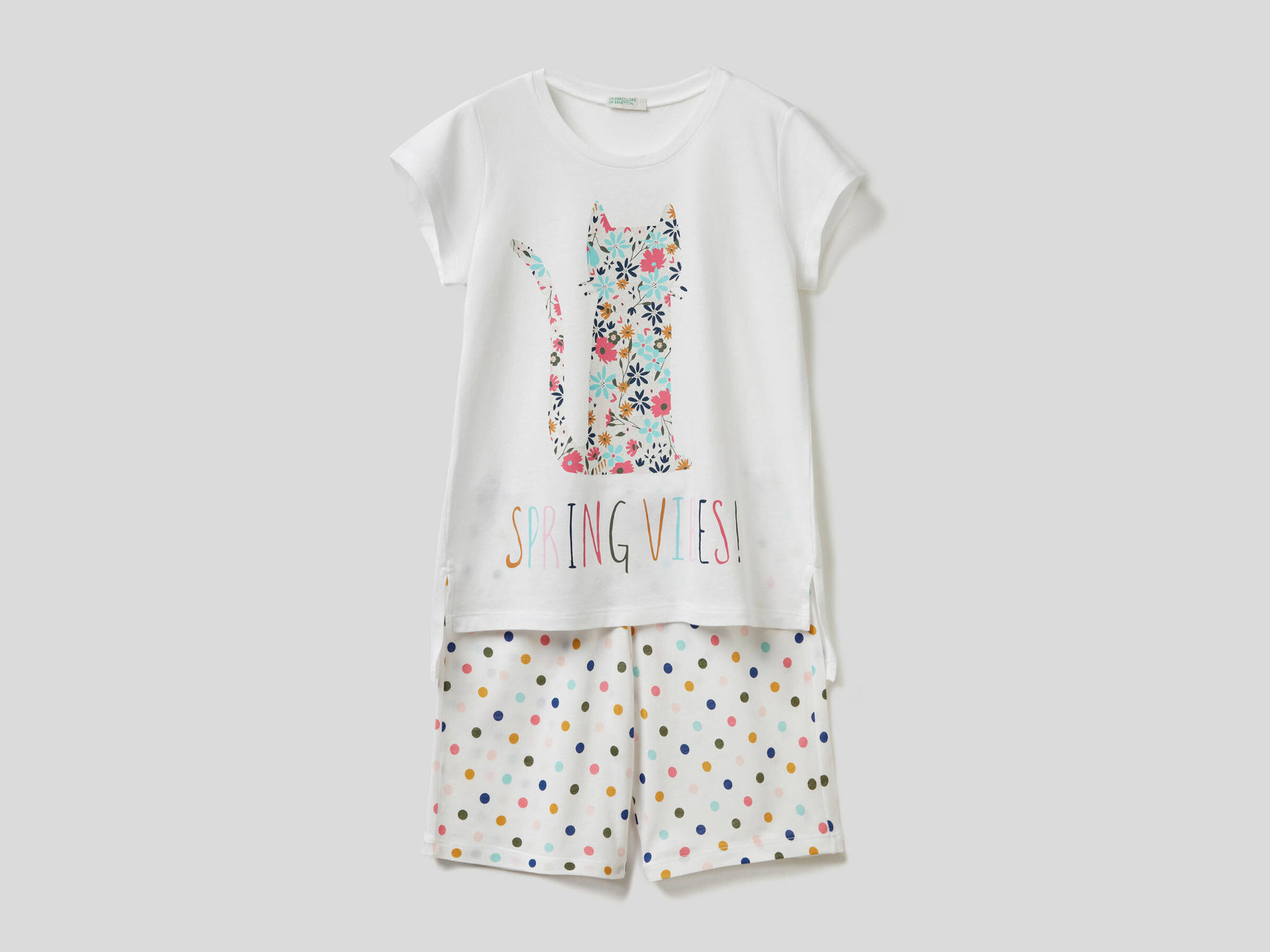 Pijama corto con estampado multicolor image number null