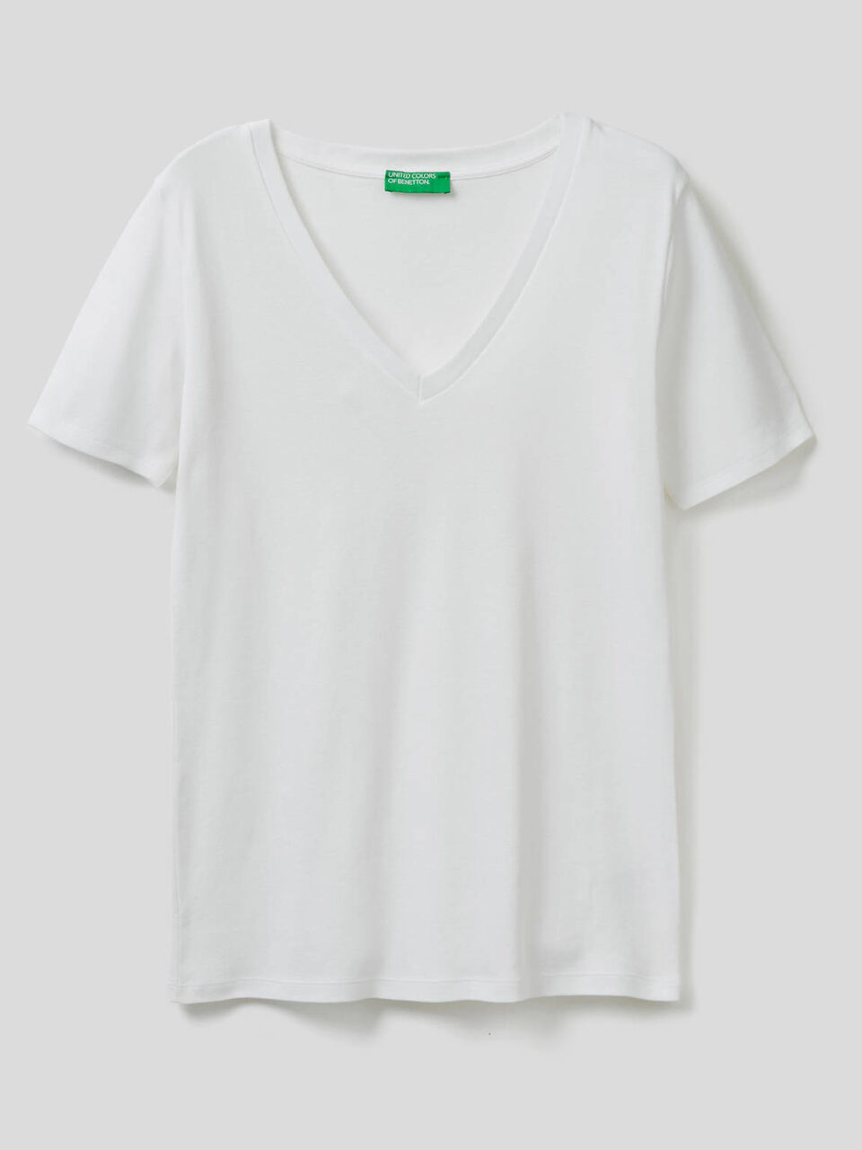 Camiseta de algodón puro con escote de pico image number 1