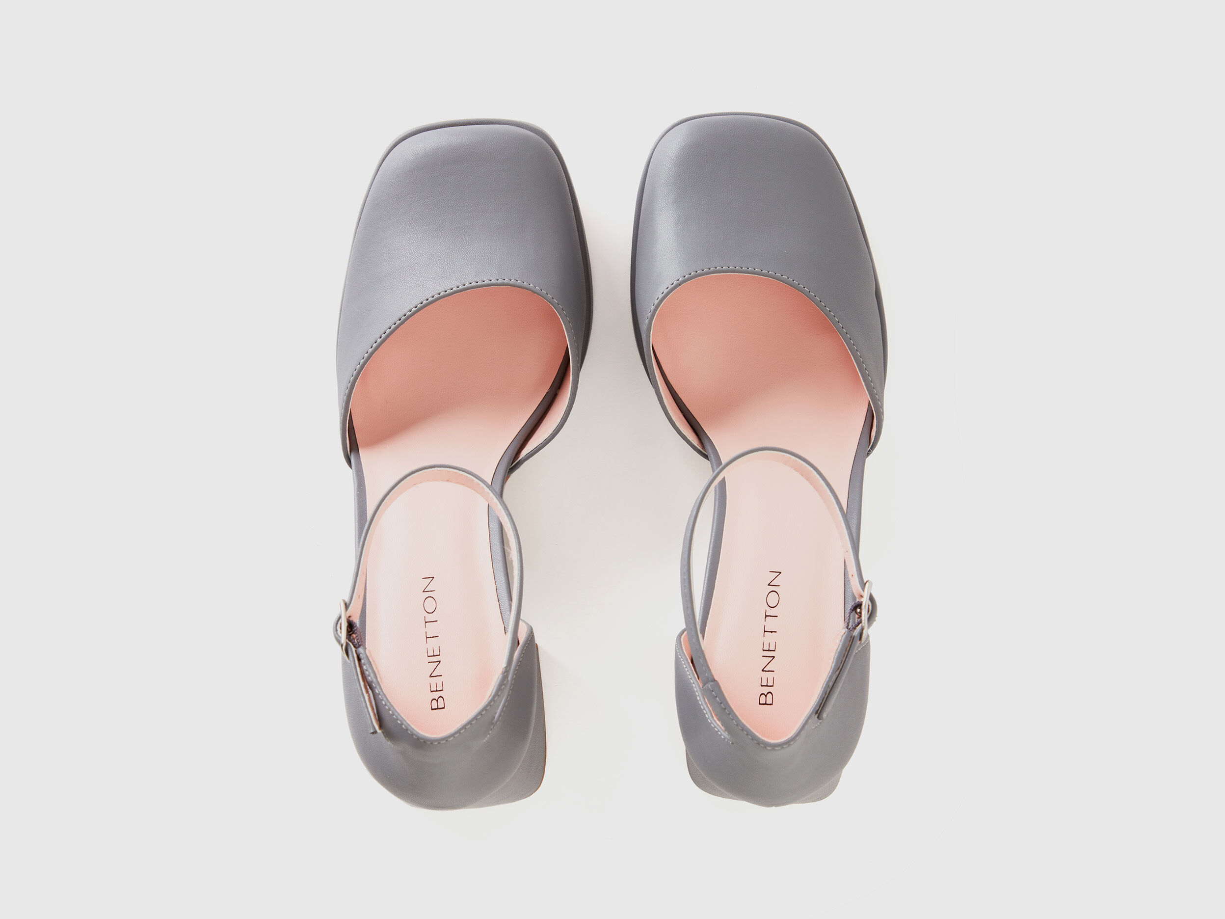Sandalias grises plataforma online