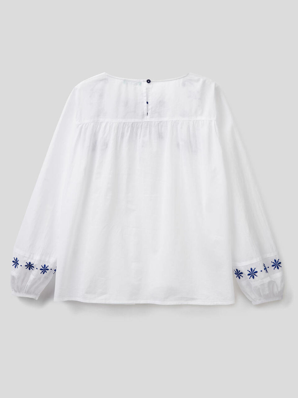 Blusa de algodón ligero con bordados image number 2