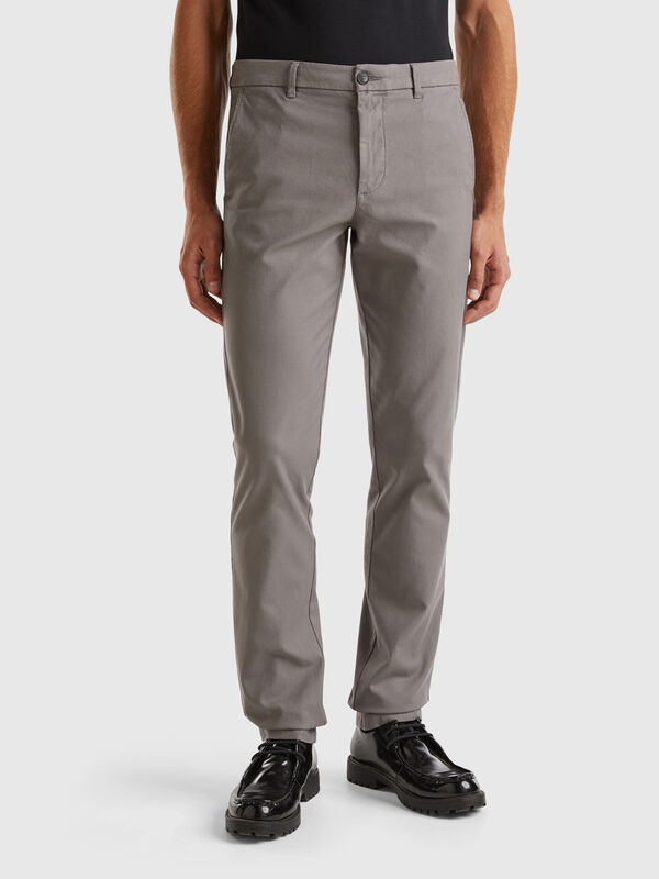 Chinos slim fit en algodón stretch Chinos slim fit en algodón stretch Hombre