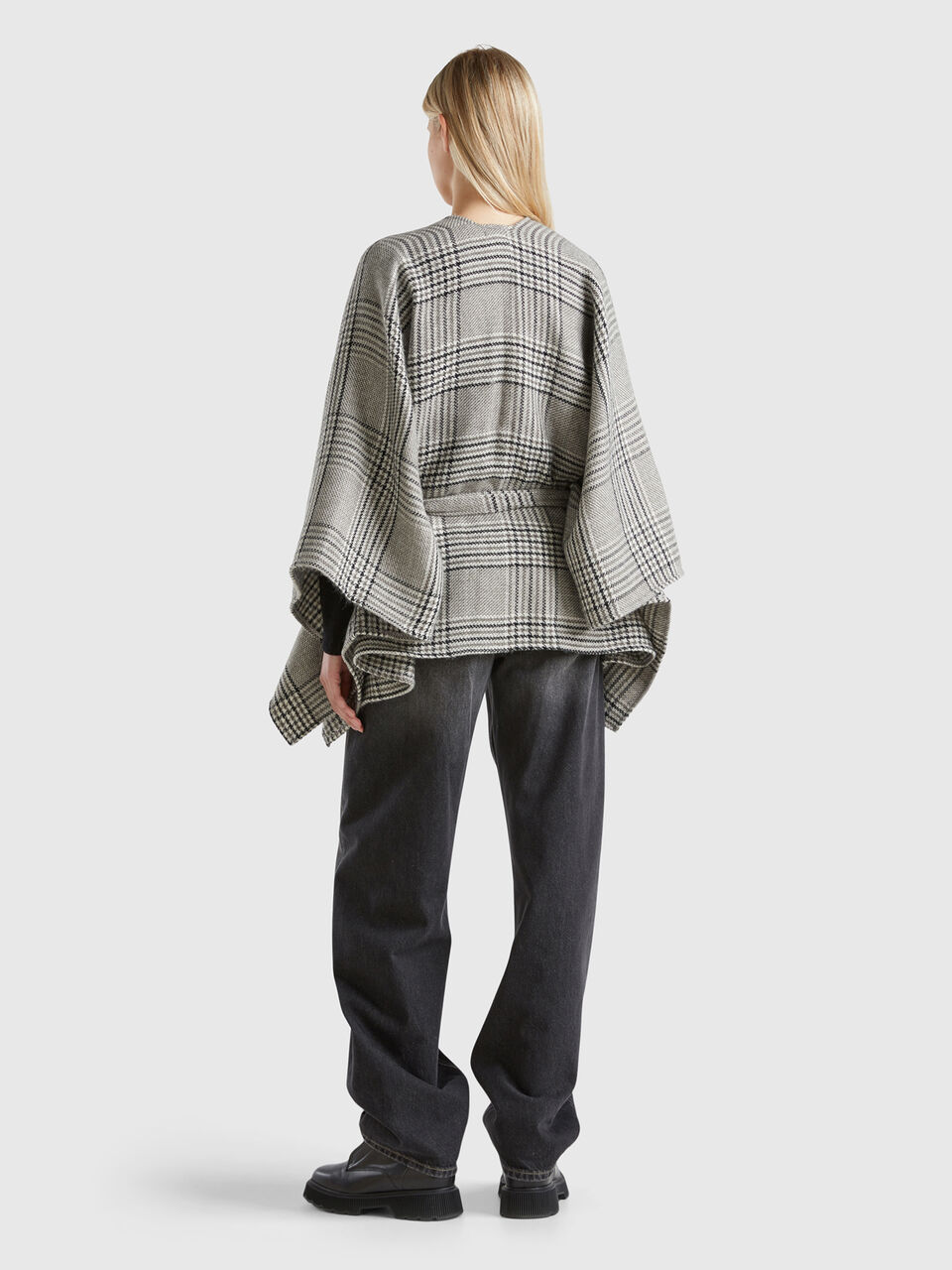 CAPE Mujer image number null