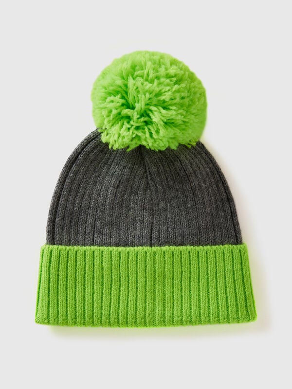 Gorro con detalles verde flúor Mujer