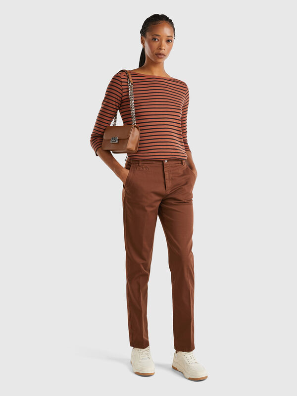 Chinos slim fit de algodón marrón oscuro Mujer