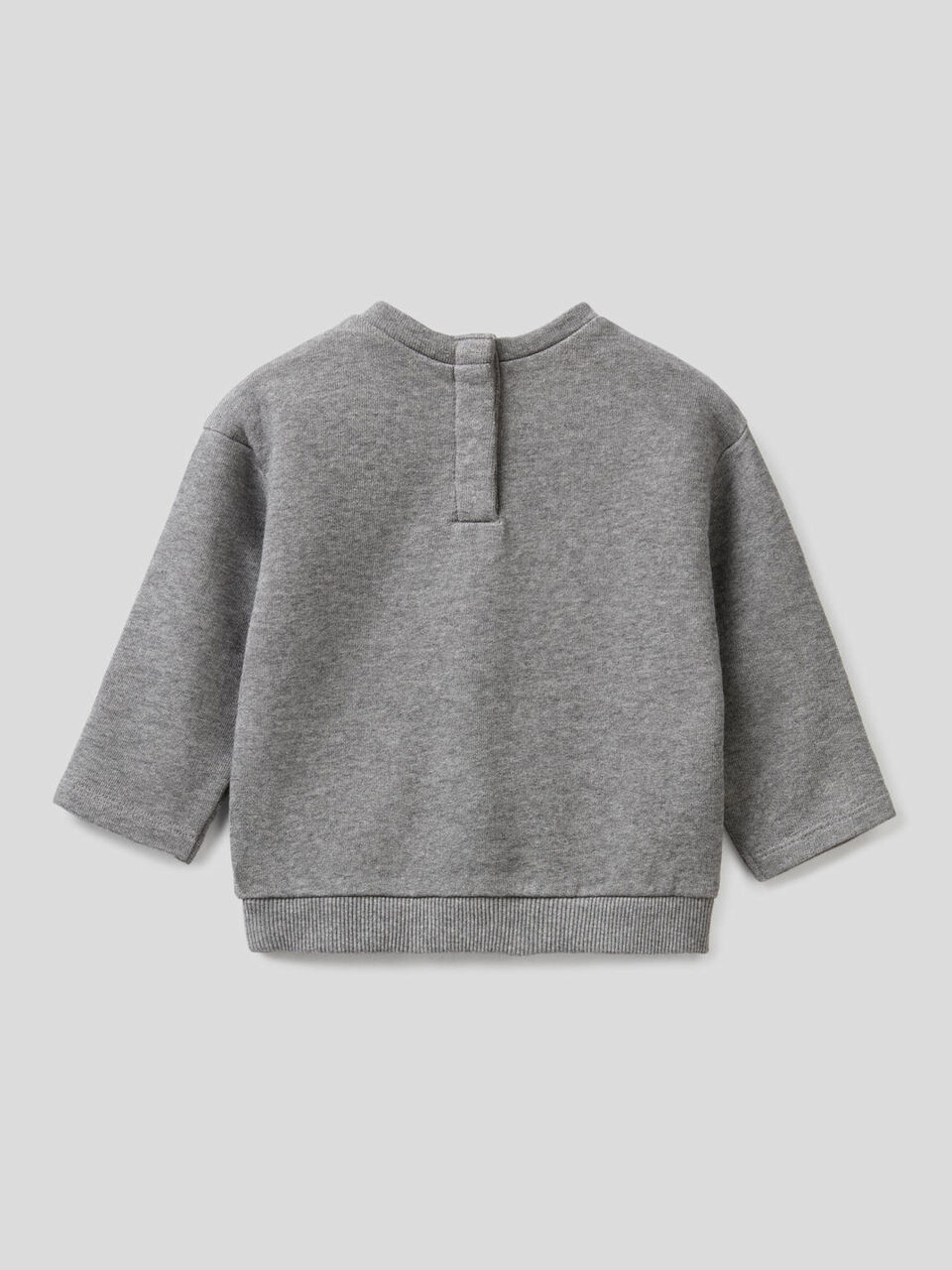 Sudadera con aplicación de efecto pétalos image number 2