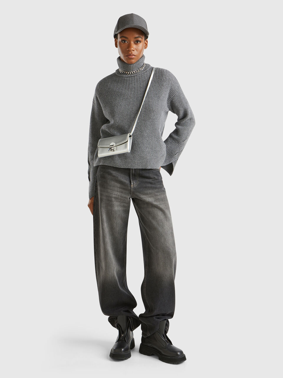 TURTLE NECK SWEATER Mujer image number null