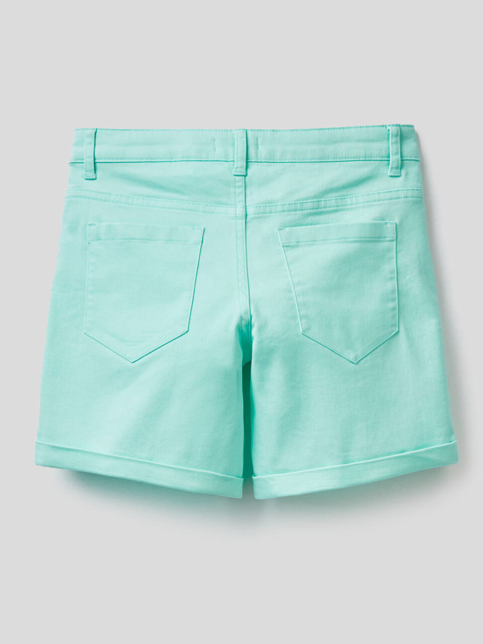 Pantalón corto liso con cinco bolsillos image number 2