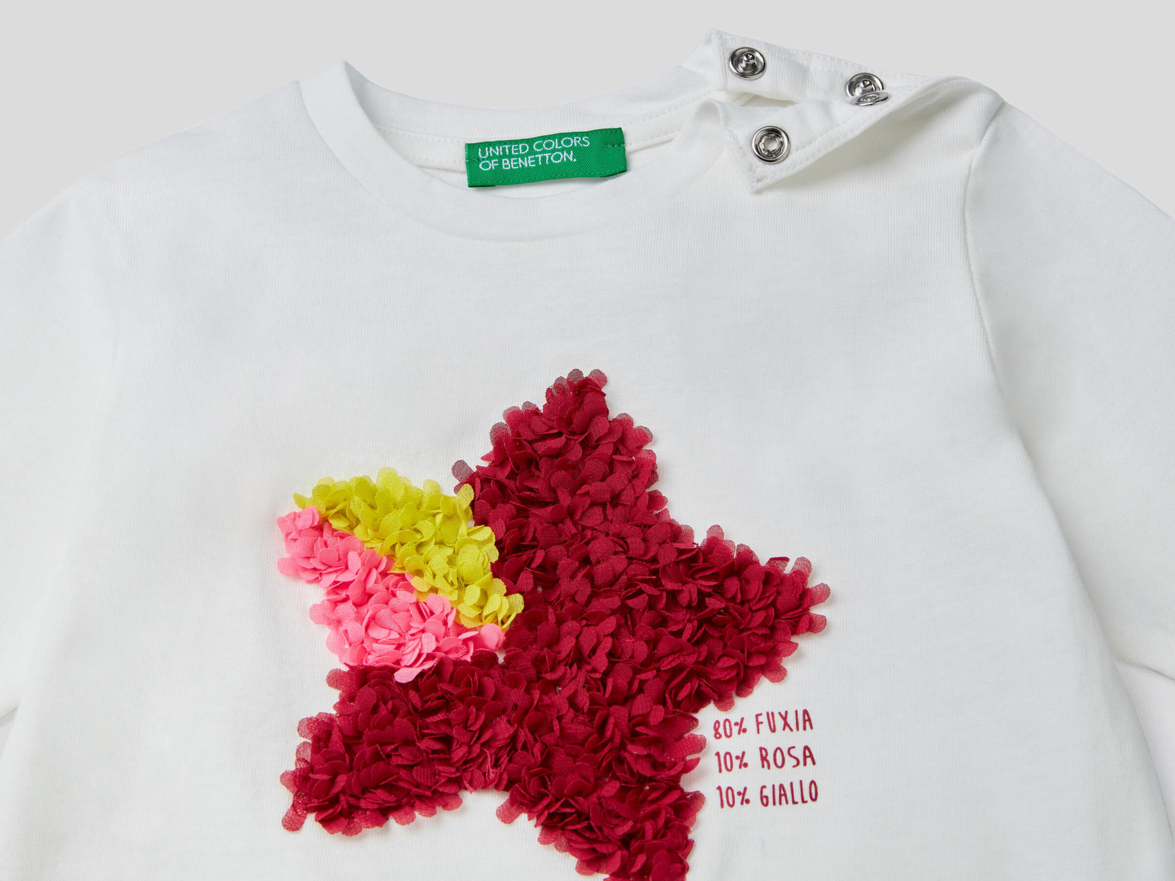 Camiseta con aplicación de efecto pétalos image number null