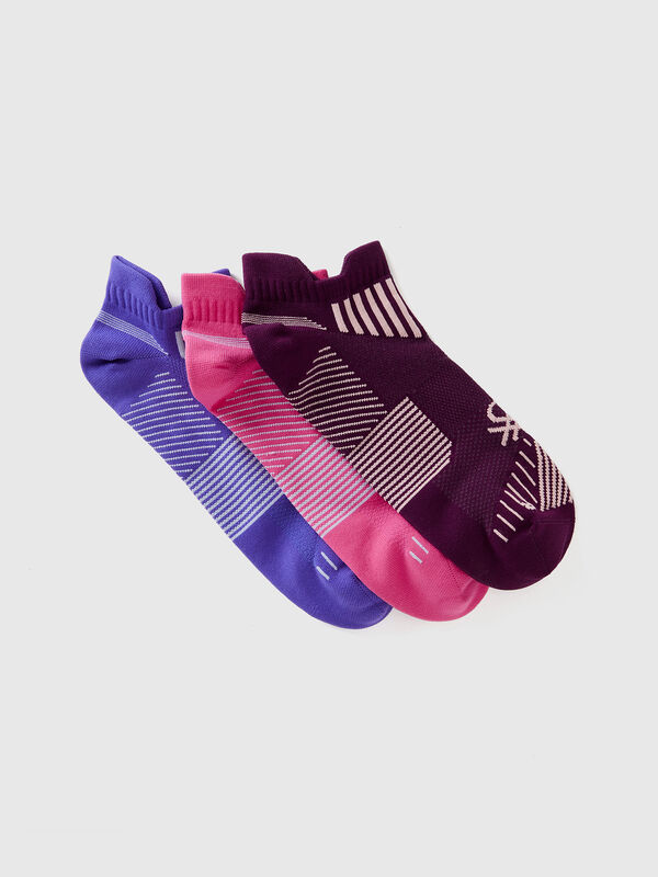 Tres pares de calcetines deportivos cortos