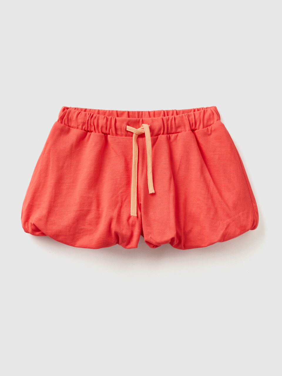 Pantalón corto abullonado con cordón