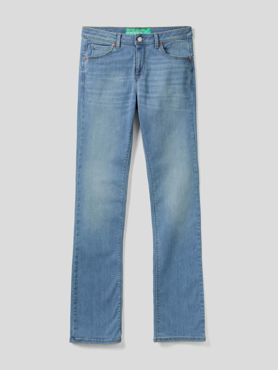 Vaqueros push-up de corte bootcut image number 1