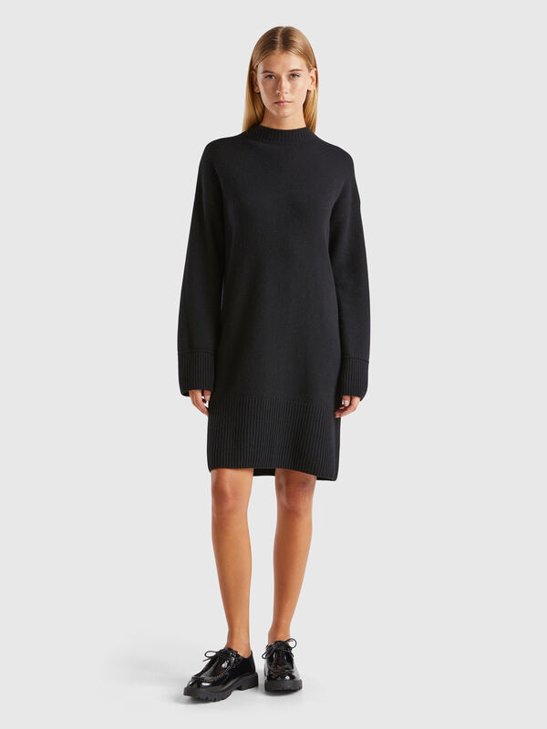 Vestido de lana mixta con cuello alto Mujer