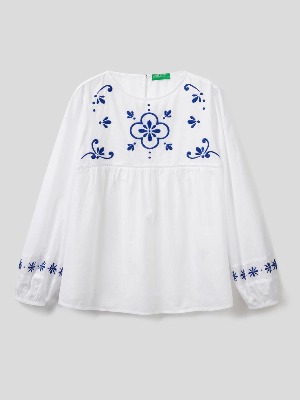 Blusa de algodón ligero con bordados image number 1