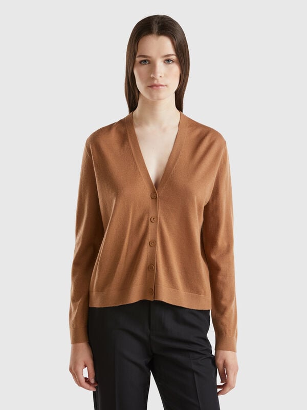 Jersey de pura lana merina con escote de pico Mujer