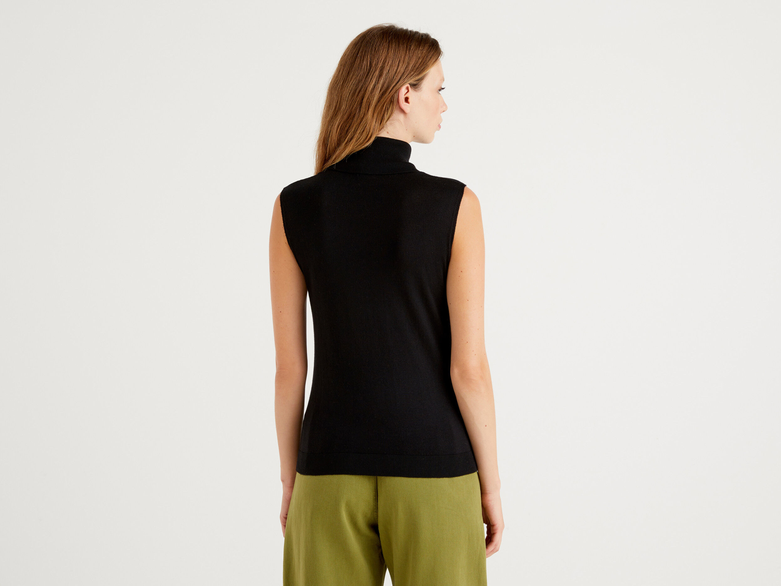 Jersey cuello alto sin manga mujer deals
