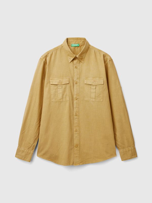 Camisa slim fit con cuello abotonado Camisa slim fit con cuello abotonado Hombre