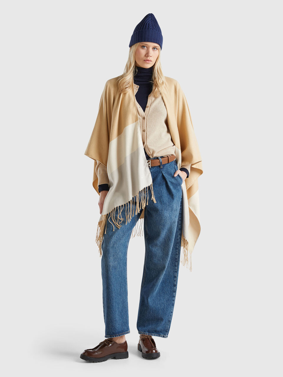 CAPE Mujer image number null