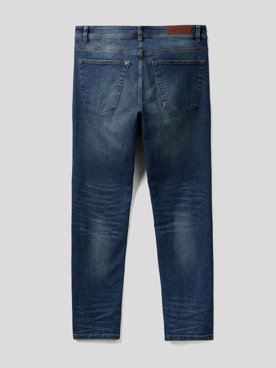 Vaqueros slim fit con cinco bolsillos image number 2