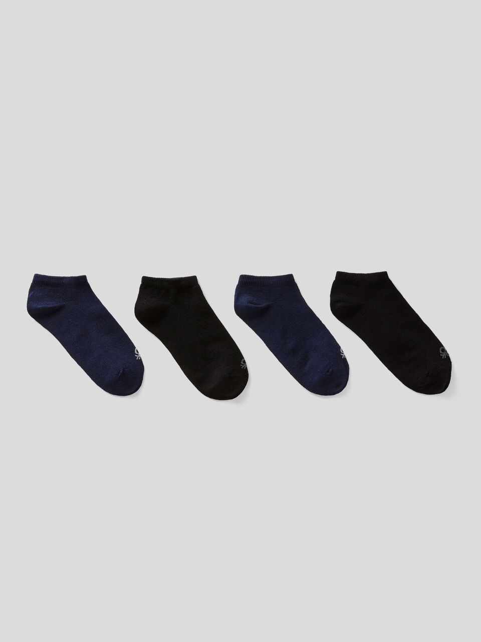 Cuatro pares de calcetines cortos image number 1