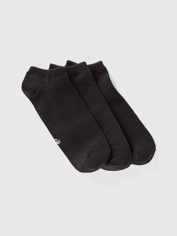 Tres pares de calcetines cortos