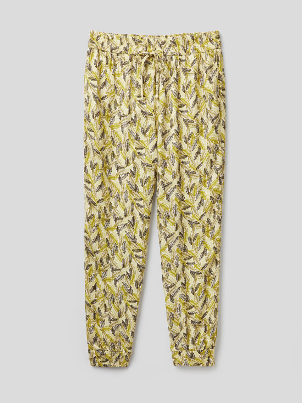 Pantalón fluido con estampado botánico image number null