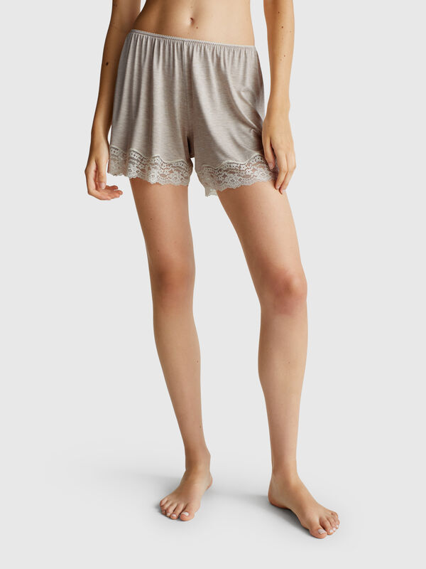 Shorts fluidos con encaje Mujer