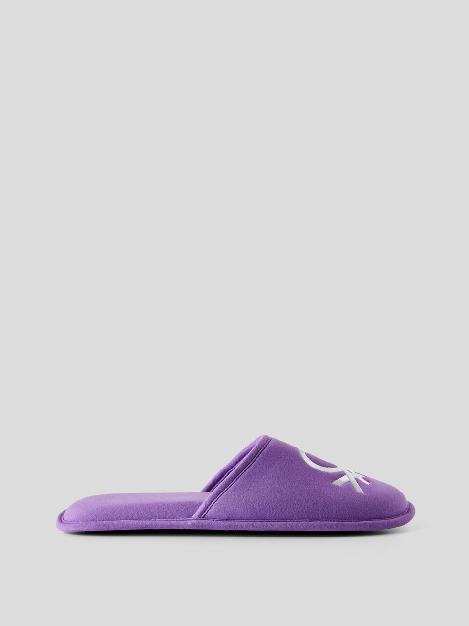 Zapatillas con bordado by Ghali image number 1