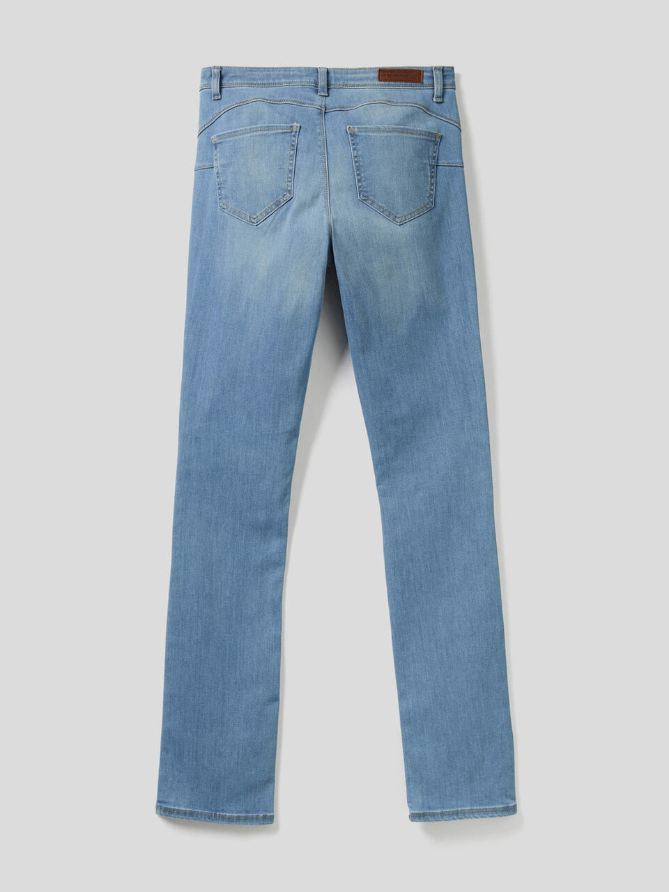 Vaqueros push-up de corte bootcut image number 2