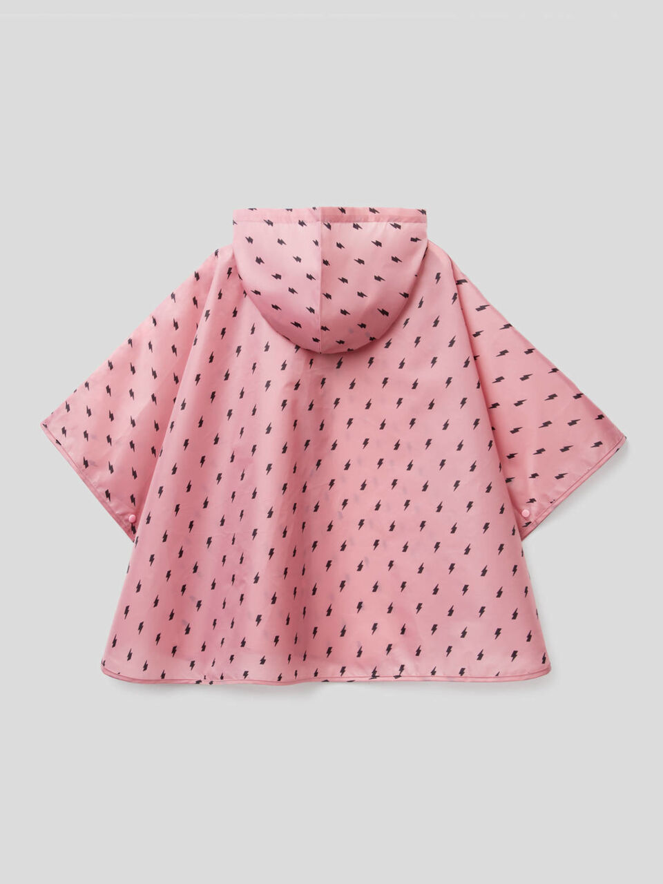 Capa impermeable estampada image number 2