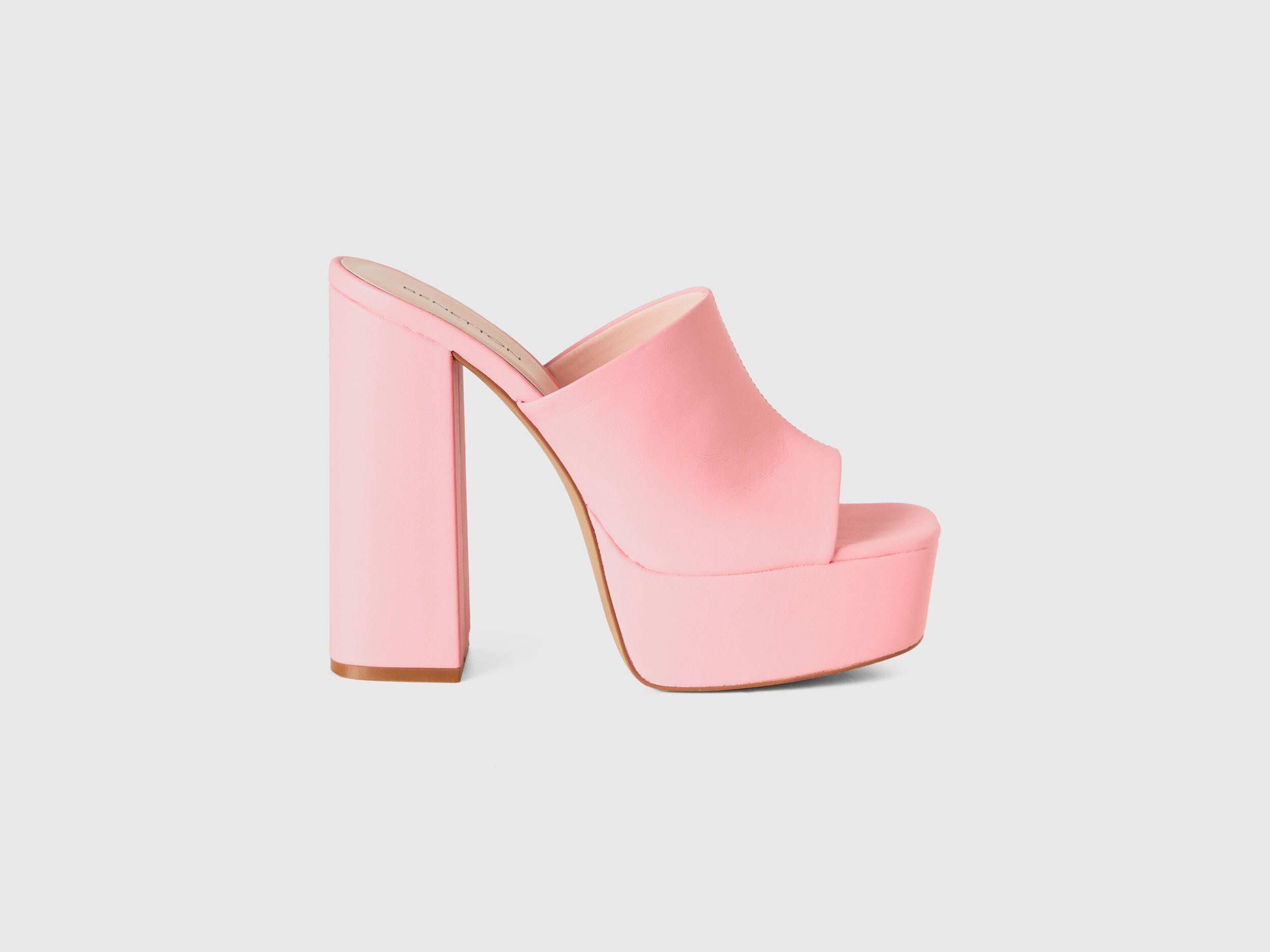 Zuecos rosas con tac n y plataforma Rosa Benetton