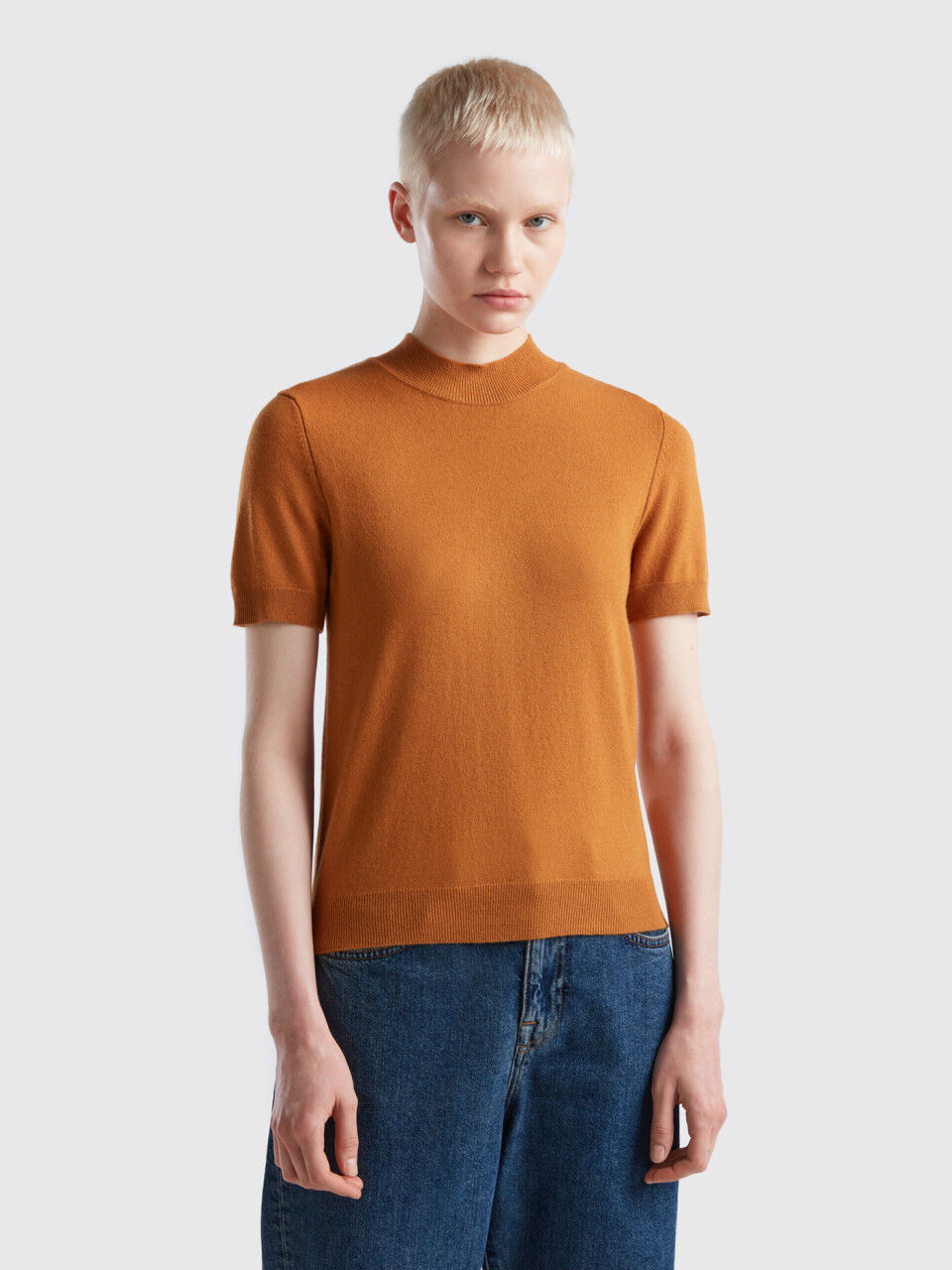 Jersey cuello alto manga corta online